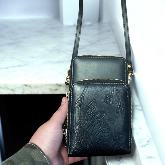 unkown Handbags - Floral Black Embossed Crossbody Bag 🖤✔️